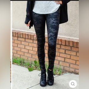 Faux leather legging